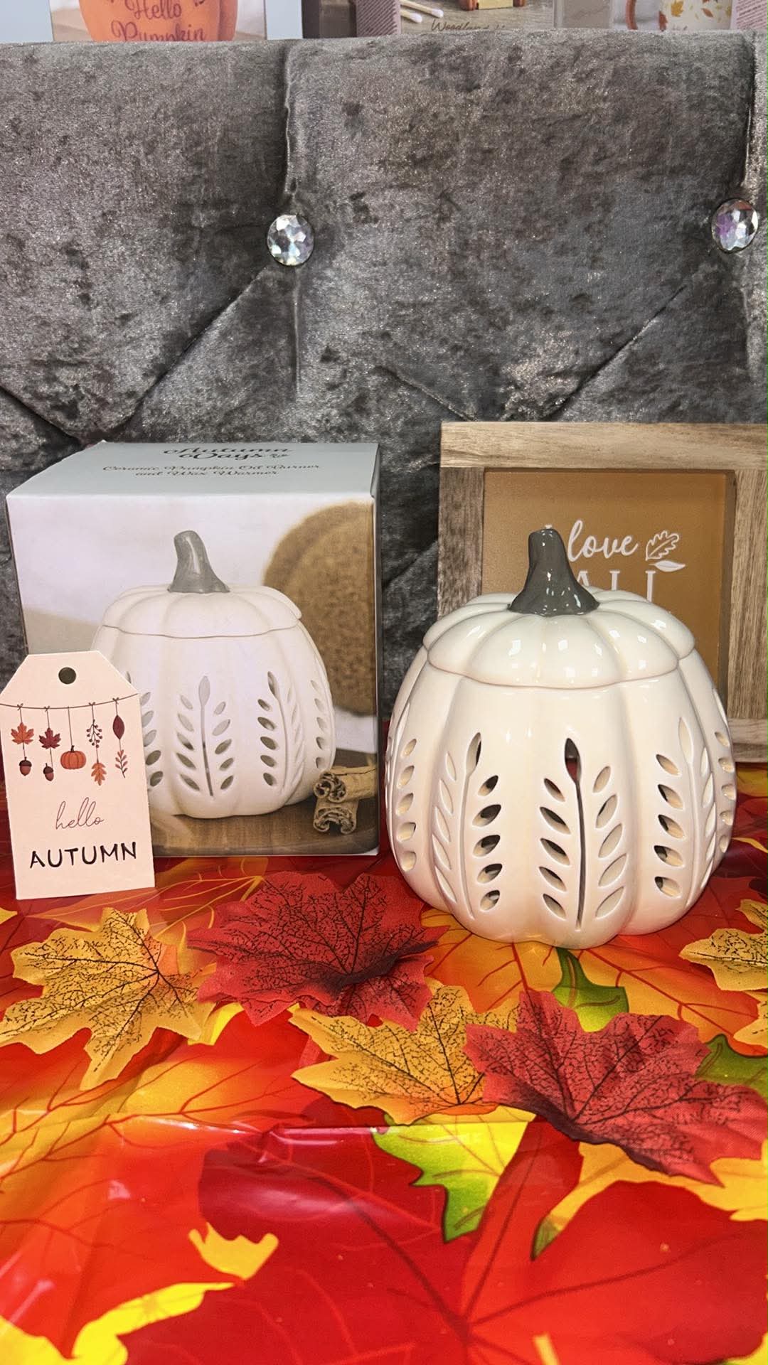 Pumpkin cut out tealight burner with one free wax tub