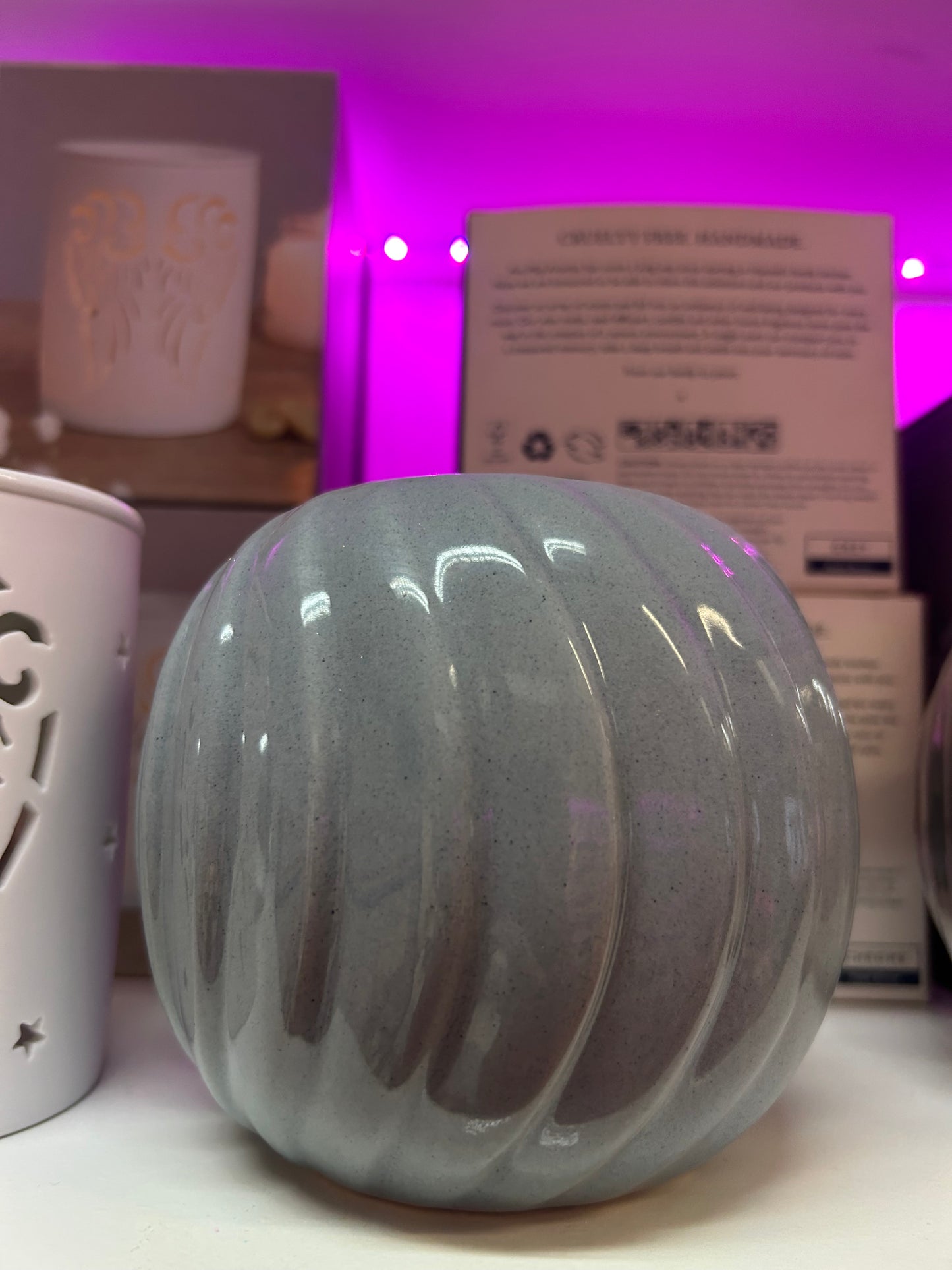 Grey ripple tealight burner with one free wax tub