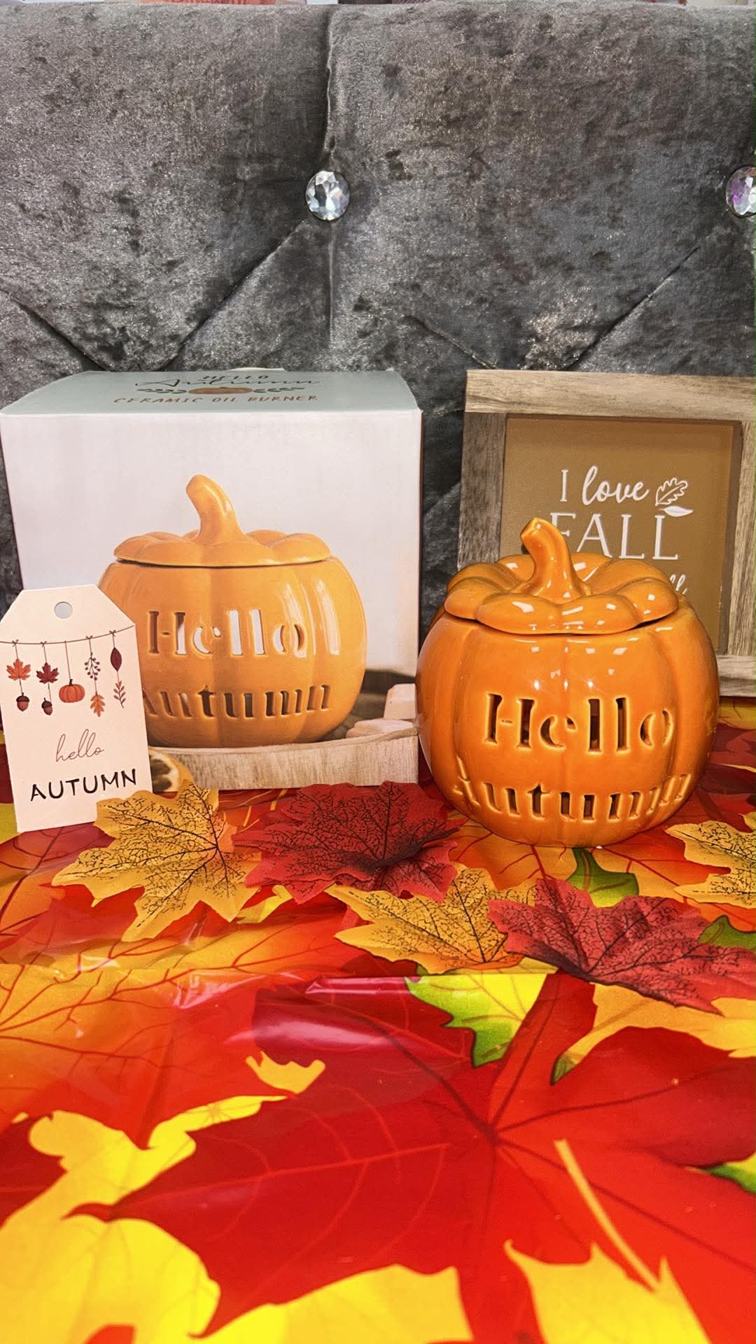 Hello pumpkin tealight burner with one free wax tub