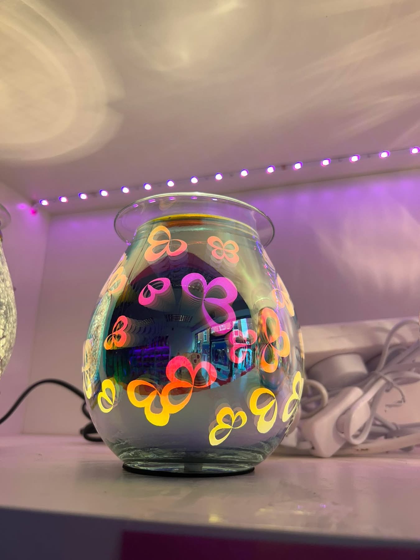 Flower switch burner with two free wax tubs