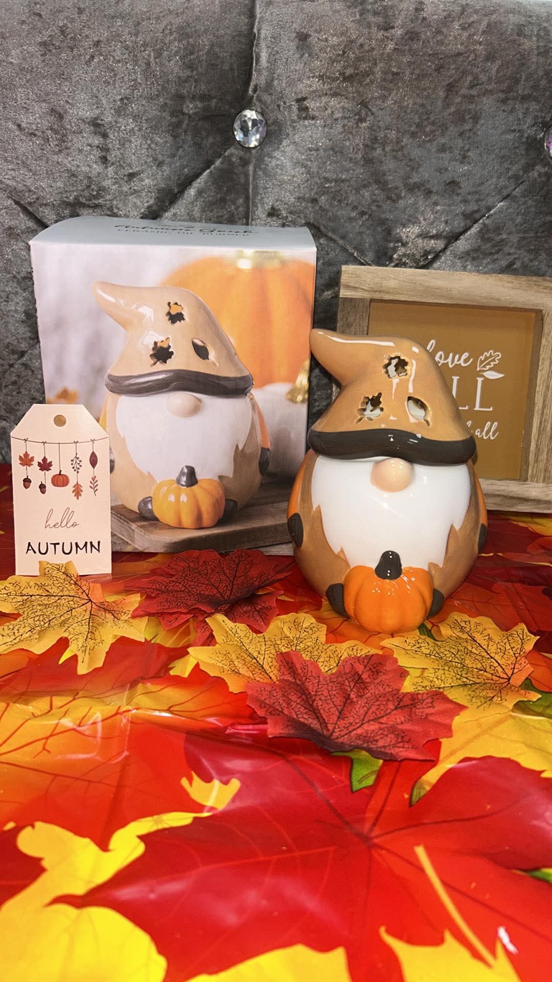 Pumpkin gonk tealight burner with one free wax tub