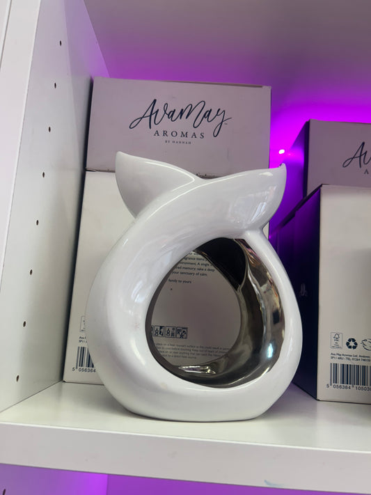White crossover tealight burner with one free wax tub