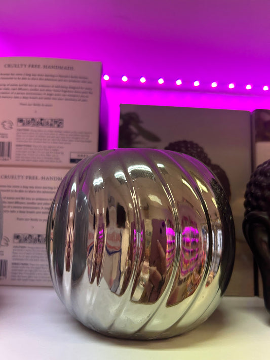 Silver ripple tealight burner with one free wax tub