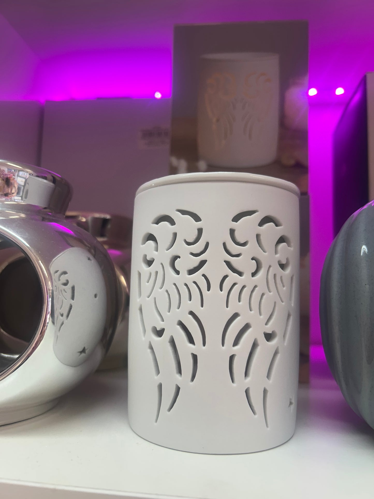Angel wings tealight burner with one free wax tub